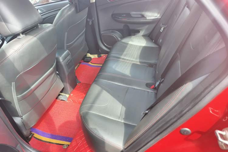 Used BYD Surui 2014 1.5L Manual Luxury Model Interior 2