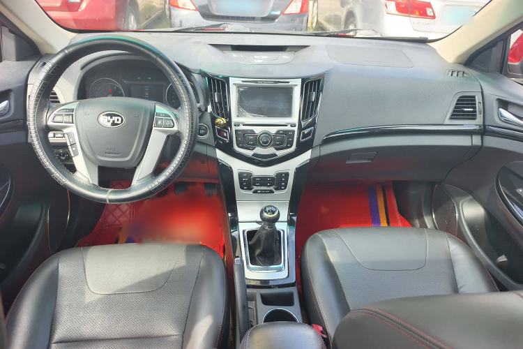 Used BYD Surui 2014 1.5L Manual Luxury Model Interior 3