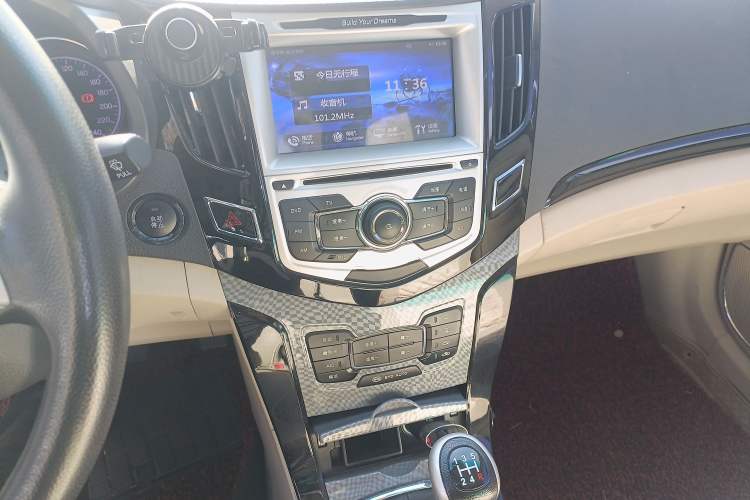 Used BYD Surui 2014 1.5L Manual Luxury Model Audio And AC Panel