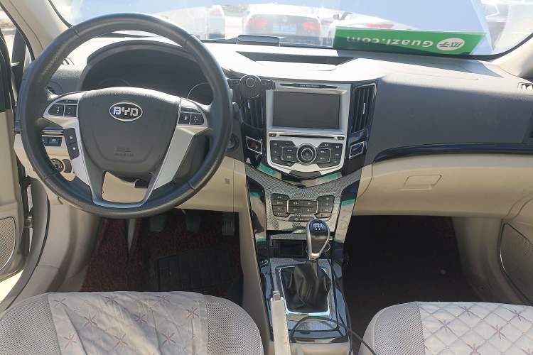 Used BYD Surui 2014 1.5L Manual Luxury Model Center Console