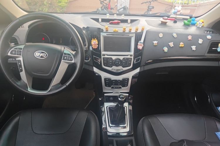 Used BYD Surui 2014 1.5L Manual Luxury Model Center Console