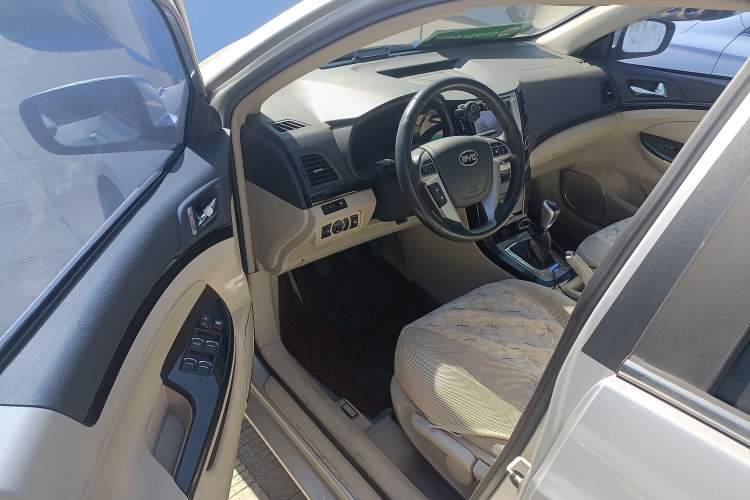 Used BYD Surui 2014 1.5L Manual Luxury Model Driver Seat