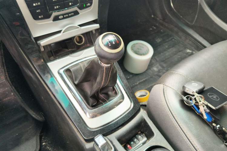 Used BYD Surui 2014 1.5L Manual Comfort Model Gear Lever