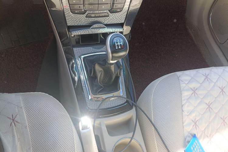Used BYD Surui 2014 1.5L Manual Luxury Model Gear Lever