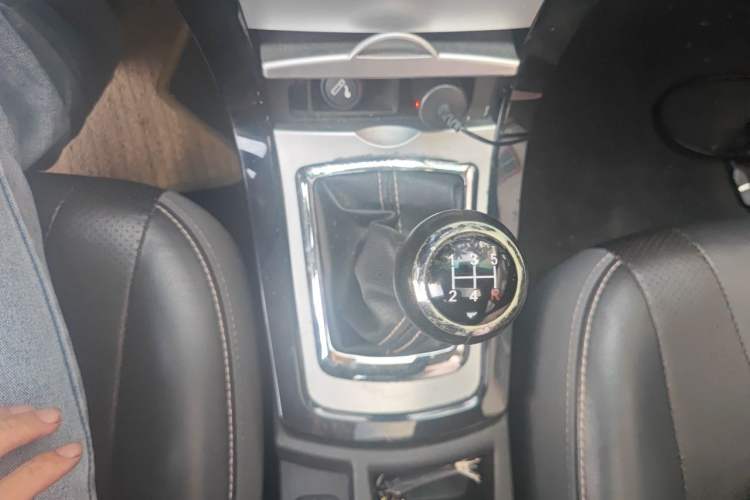 Used BYD Surui 2014 1.5L Manual Luxury Model Gear Lever