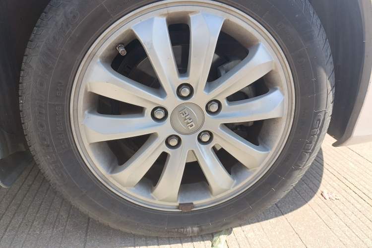 Used BYD Surui 2014 1.5L Manual Luxury Model Right Front Wheel Hub
