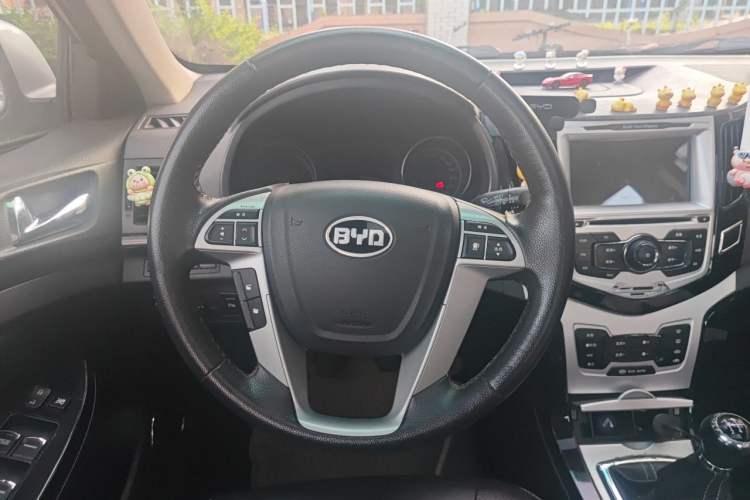 Used BYD Surui 2014 1.5L Manual Luxury Model Steering Wheel