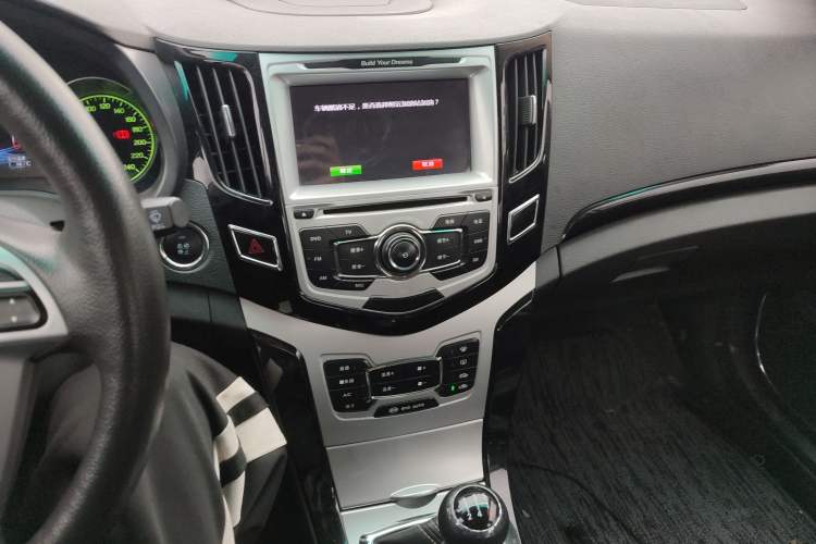 Used BYD Surui 2014 1.5L Manual Luxury Model Audio And AC Panel