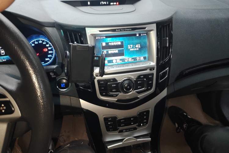 Used BYD Surui 2014 1.5L Manual Luxury Model Audio And AC Panel
