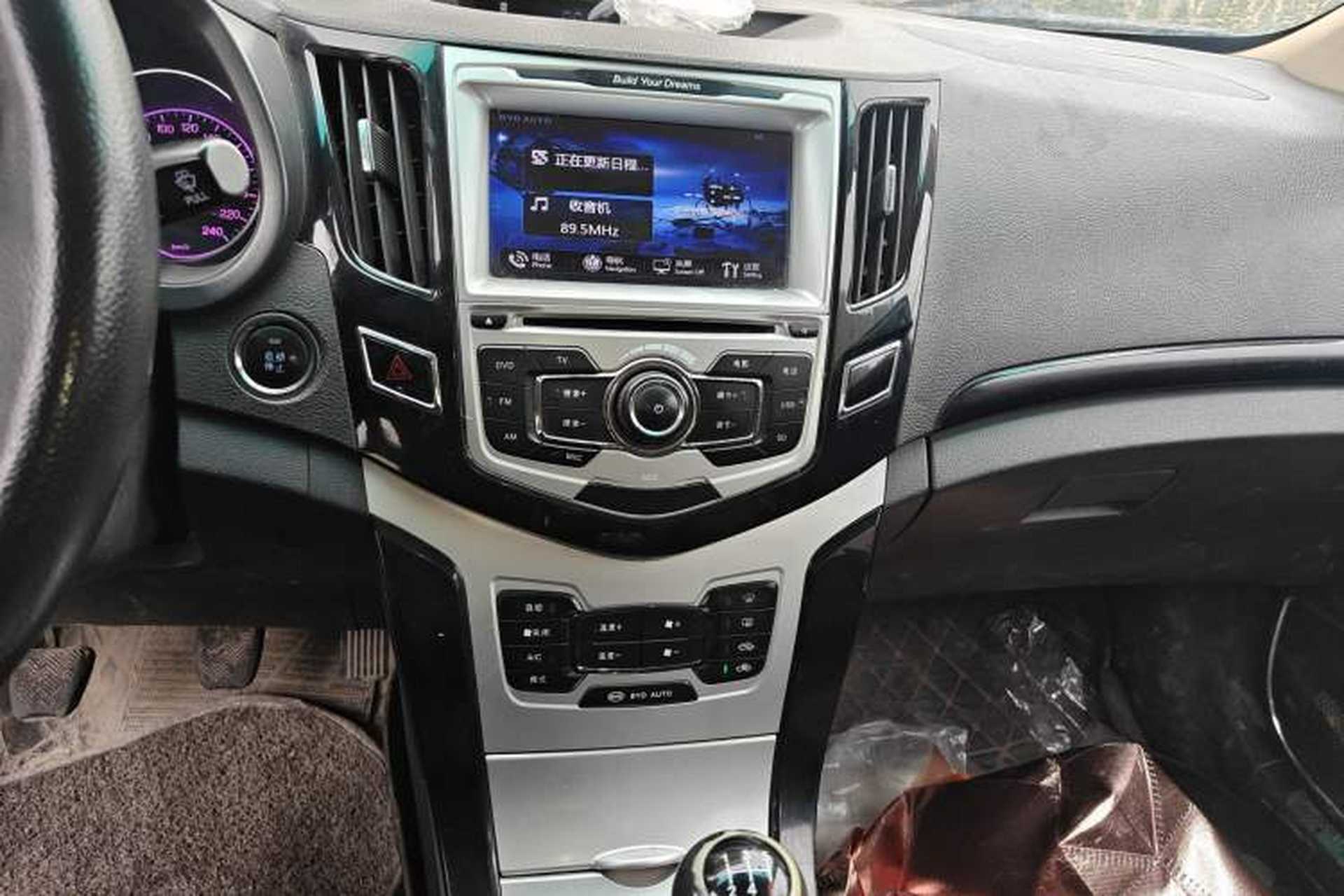 Used BYD Surui 2014 1.5L Manual Luxury Model Audio And AC Panel