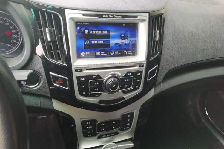Used BYD Surui 2014 1.5L Manual Luxury Model Audio And AC Panel