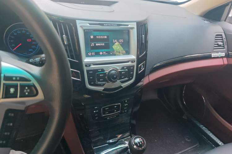 Used BYD Surui 2014 1.5L Manual Luxury Model Audio And AC Panel