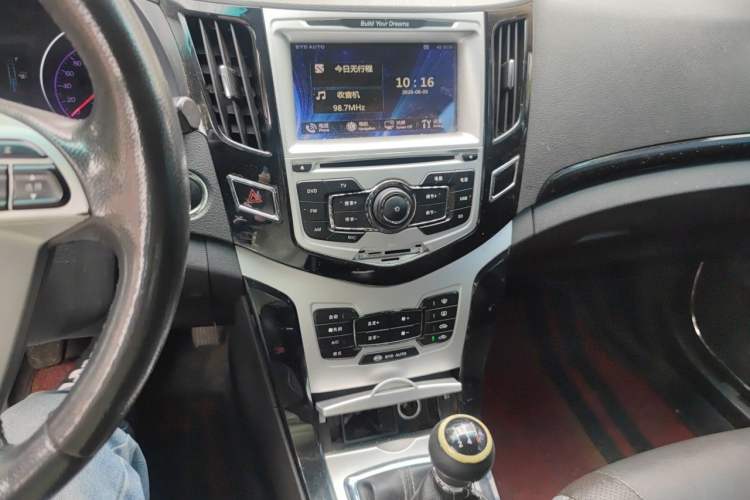 Used BYD Surui 2014 1.5L Manual Luxury Model Audio And AC Panel