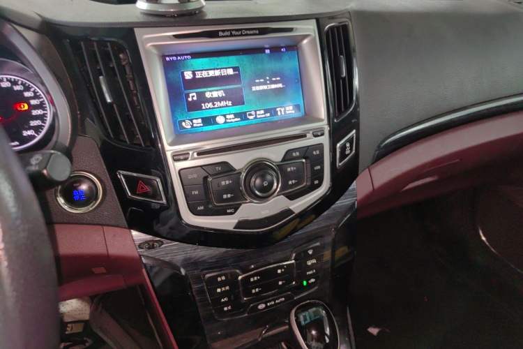 Used BYD Surui 2014 1.5L Automatic Luxury Model Audio And AC Panel