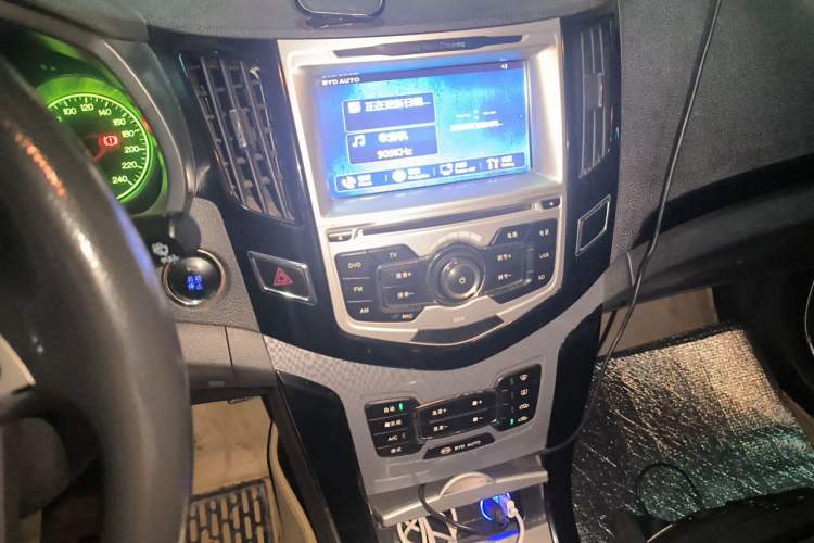 Used BYD Surui 2014 1.5L Manual Luxury Model Audio And AC Panel