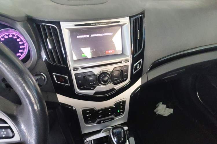 Used BYD Surui 2014 1.5TID Automatic Luxury Model Audio And AC Panel
