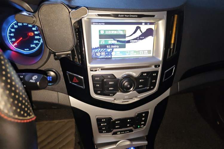 Used BYD Surui 2014 1.5L Manual Luxury Model Audio And AC Panel