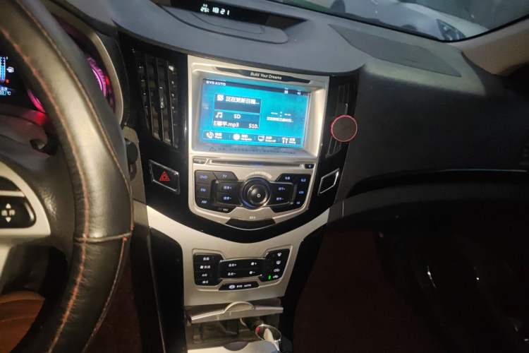 Used BYD Surui 2014 1.5L Manual Luxury Model Audio And AC Panel