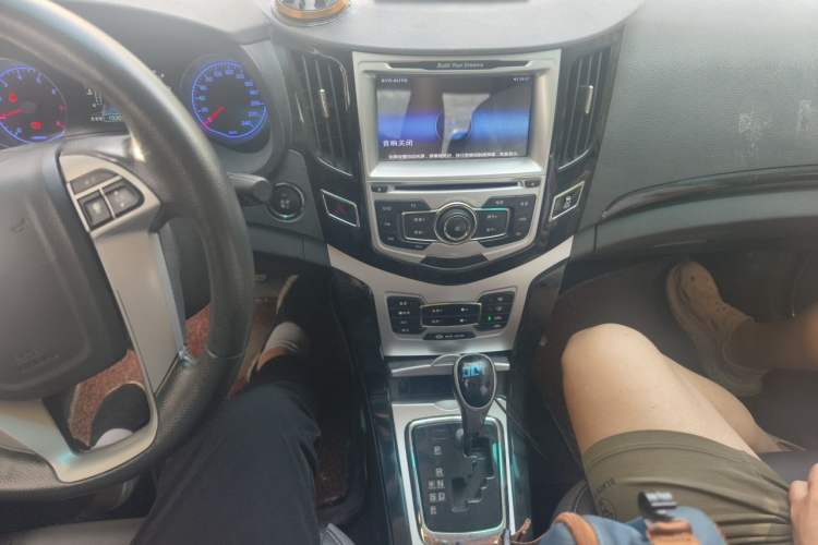 Used BYD Surui 2014 1.5TID Automatic Luxury Model Audio And AC Panel