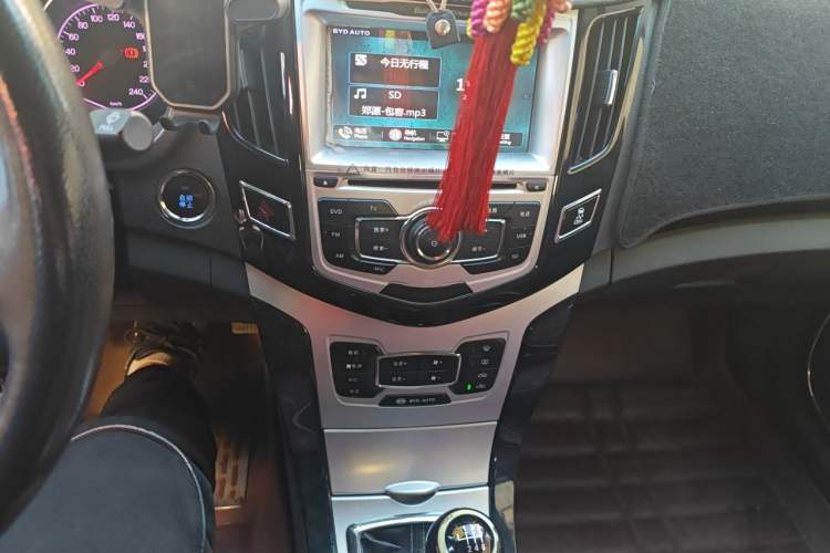 Used BYD Surui 2014 1.5TI Manual Luxury Edition Audio And AC Panel
