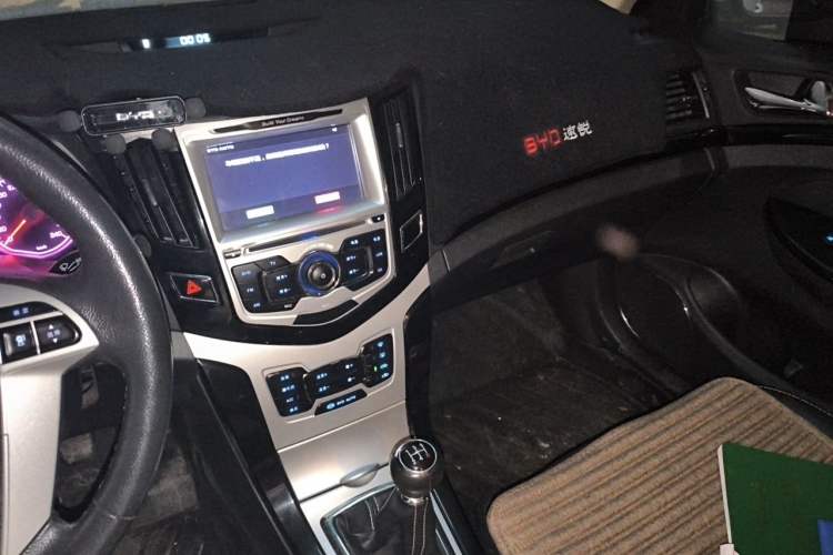 Used BYD Surui 2014 1.5L Manual Luxury Model Audio And AC Panel