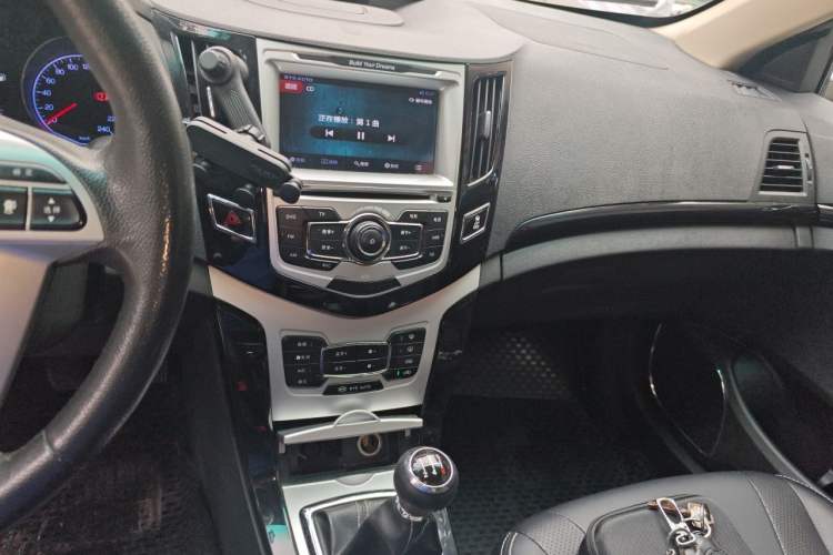 Used BYD Surui 2014 1.5L Manual Luxury Model Audio And AC Panel