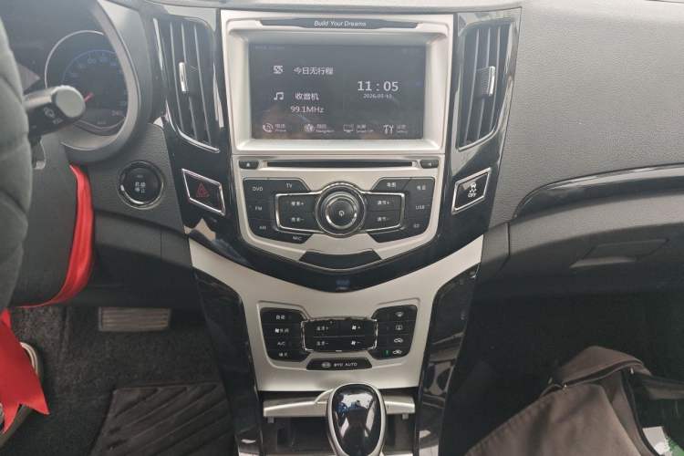 Used BYD Surui 2014 1.5TID Automatic Luxury Model Audio And AC Panel