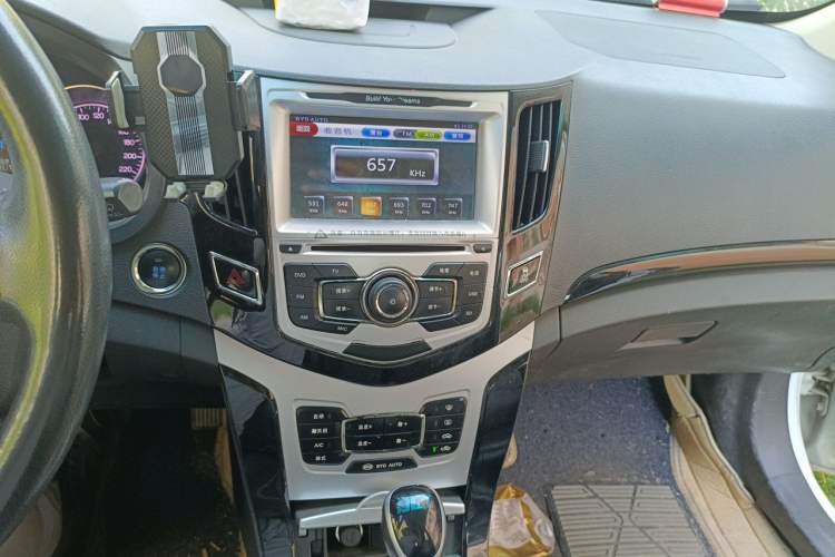 Used BYD Surui 2014 1.5TID Automatic Luxury Model Audio And AC Panel