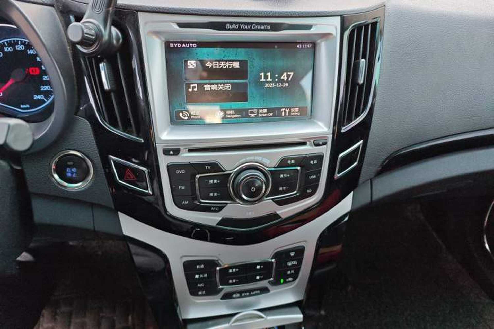 Used BYD Surui 2014 1.5TI Manual Comfort Model Audio And AC Panel