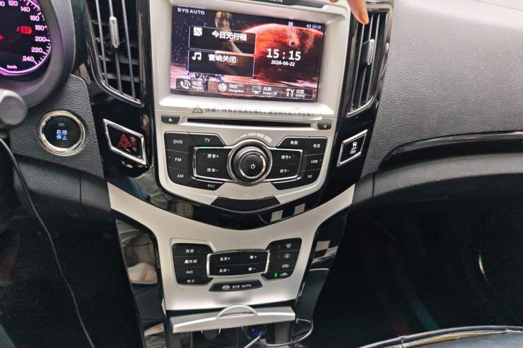 Used BYD Surui 2014 1.5L Manual Luxury Model Audio And AC Panel