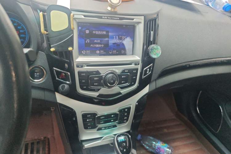Used BYD Surui 2014 1.5L Automatic Luxury Model Audio And AC Panel