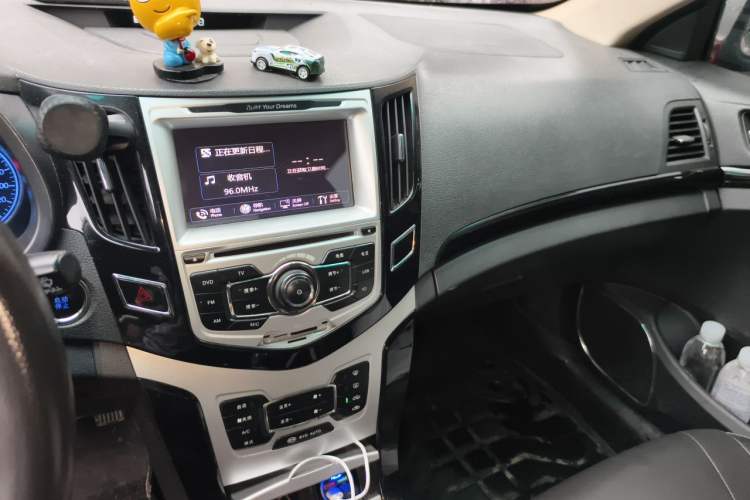 Used BYD Surui 2014 1.5L Manual Luxury Model Audio And AC Panel