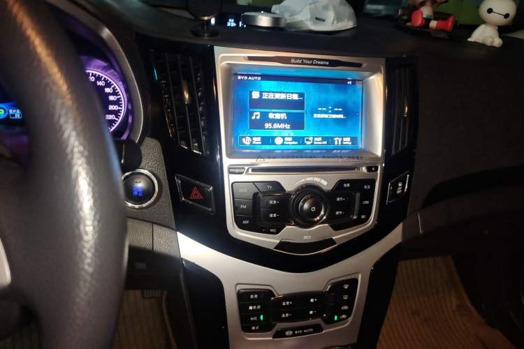 Used BYD Surui 2014 1.5L Automatic Luxury Model Audio And AC Panel