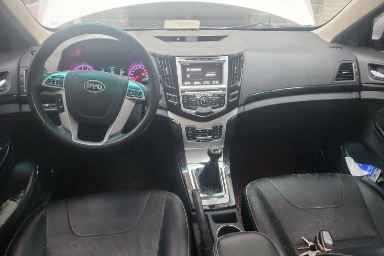 Used BYD Surui 2014 1.5L Manual Luxury Model Center Console