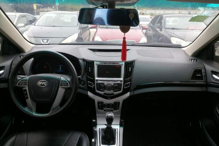 Used BYD Surui 2014 1.5L Manual Luxury Model Center Console