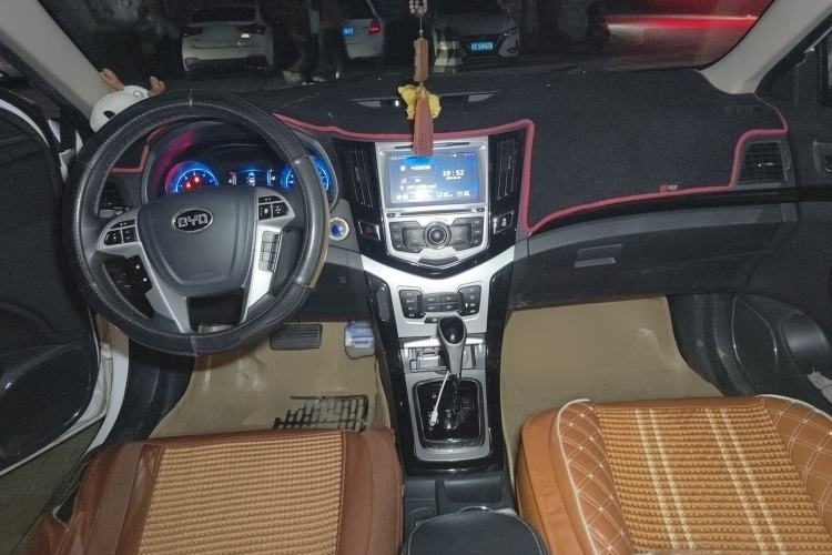 Used BYD Surui 2014 1.5TID Automatic Luxury Model Center Console