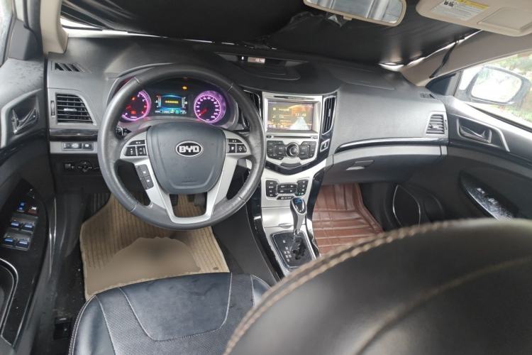 Used BYD Surui 2014 1.5TID Automatic Luxury Model Center Console