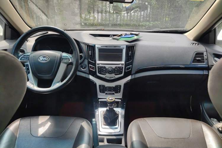 Used BYD Surui 2014 1.5L Manual Luxury Model Center Console
