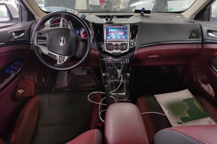 Used BYD Surui 2014 1.5L Automatic Luxury Model Center Console