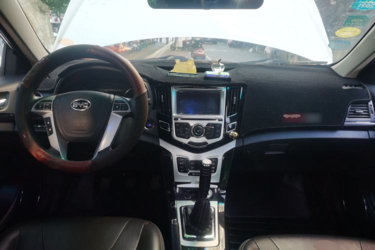 Used BYD Surui 2014 1.5L Manual Luxury Model Center Console