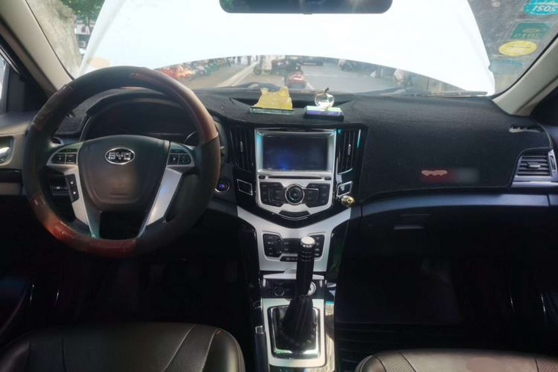 Used BYD Surui 2014 1.5L Manual Luxury Model Center Console