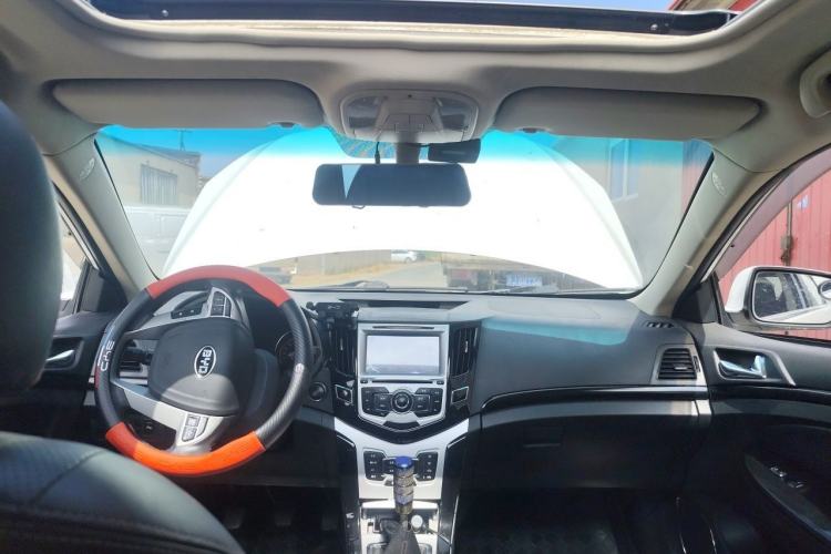Used BYD Surui 2014 1.5L Manual Luxury Model Center Console