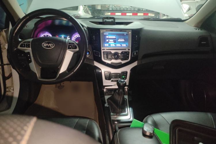 Used BYD Surui 2014 1.5L Manual Luxury Model Center Console