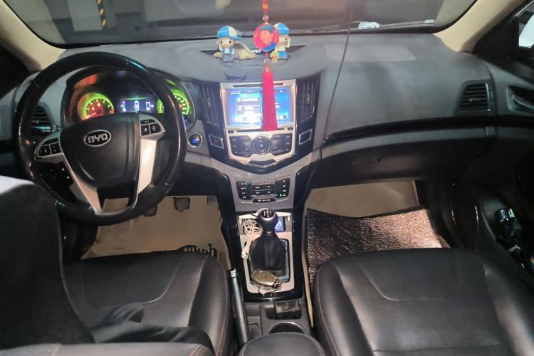 Used BYD Surui 2014 1.5L Manual Luxury Model Center Console