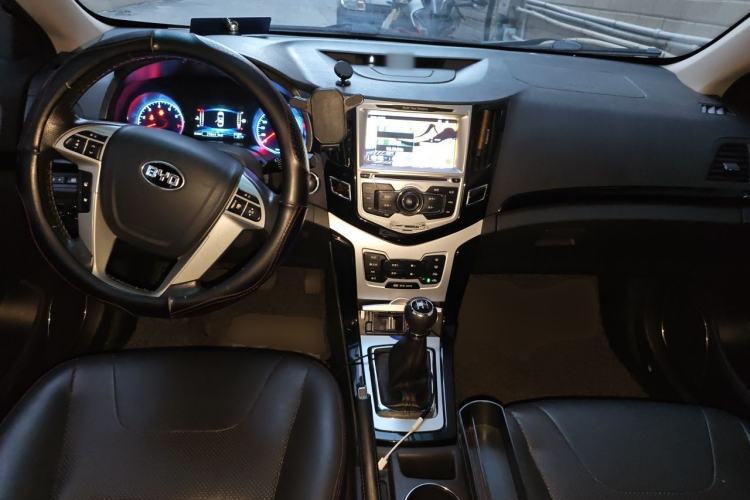 Used BYD Surui 2014 1.5L Manual Luxury Model Center Console