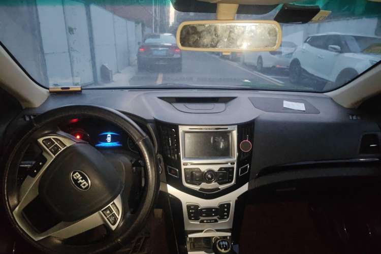 Used BYD Surui 2014 1.5L Manual Luxury Model Center Console