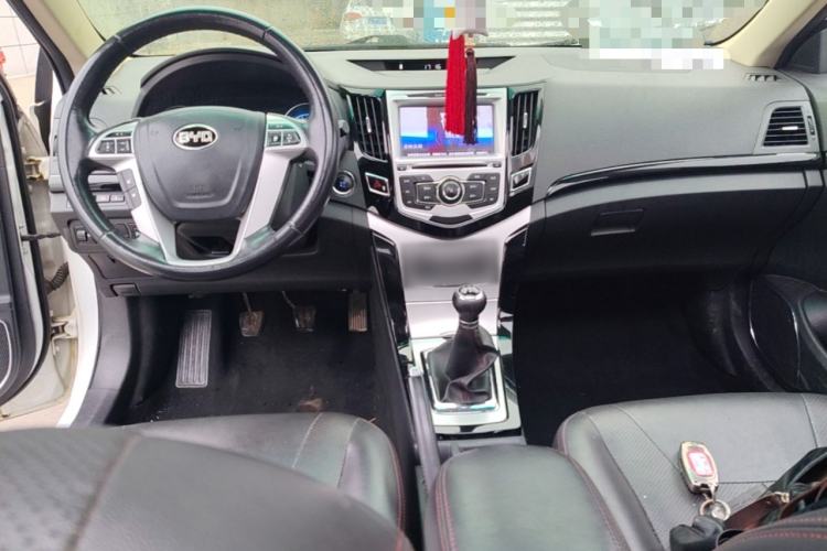 Used BYD Surui 2014 1.5L Manual Luxury Model Center Console