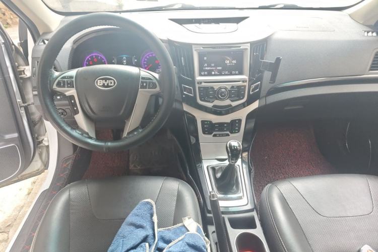 Used BYD Surui 2014 1.5L Manual Luxury Model Center Console