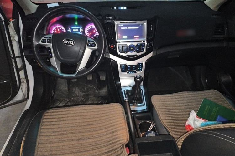 Used BYD Surui 2014 1.5L Manual Luxury Model Center Console
