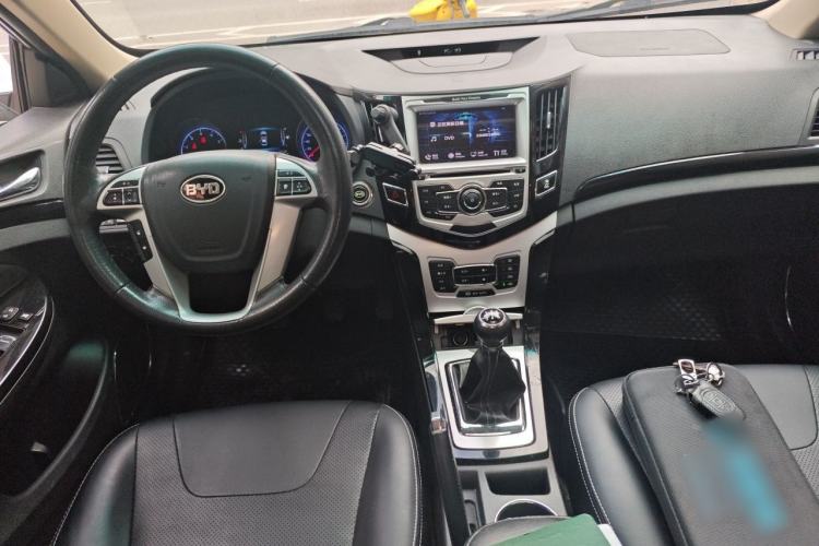 Used BYD Surui 2014 1.5L Manual Luxury Model Center Console